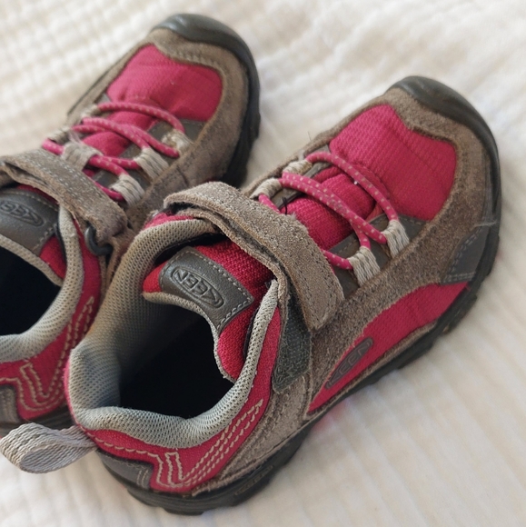 Girls Keen Hiking Shoes, 11 - Picture 3 of 6